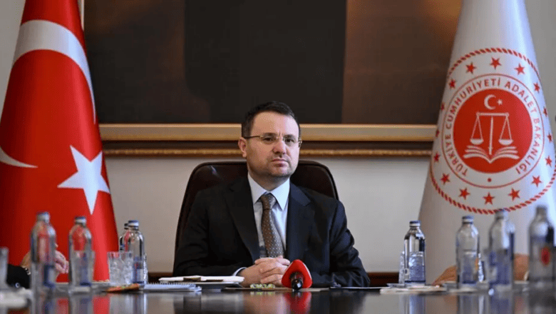 Hakim Meslekten Çıkarıldı