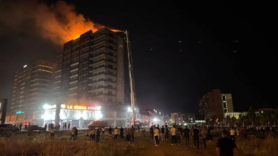 plaza yangını